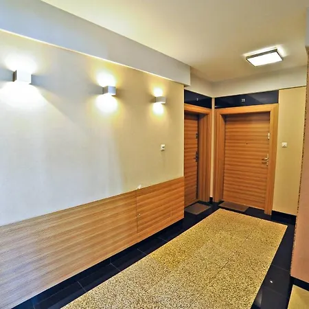 Grand - Parkur With Terrace 아파트